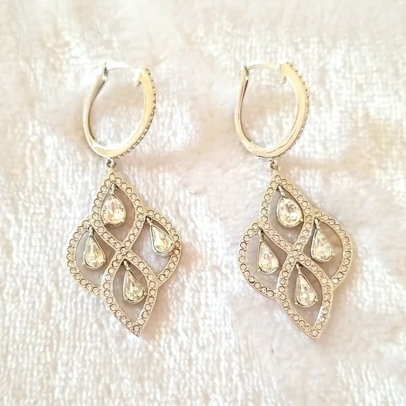 Woman's Fashion Pierced Earrings - Picture 3 of 4